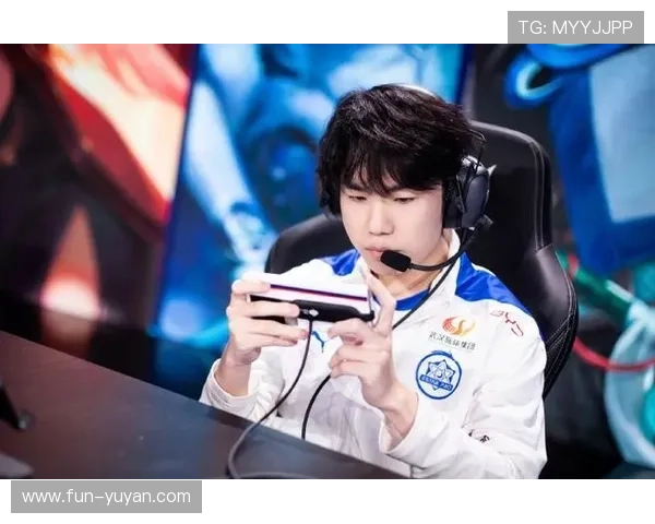 足球星瞳：从绿茵场到荣耀之巅，跨越梦想与坚持的传奇之路